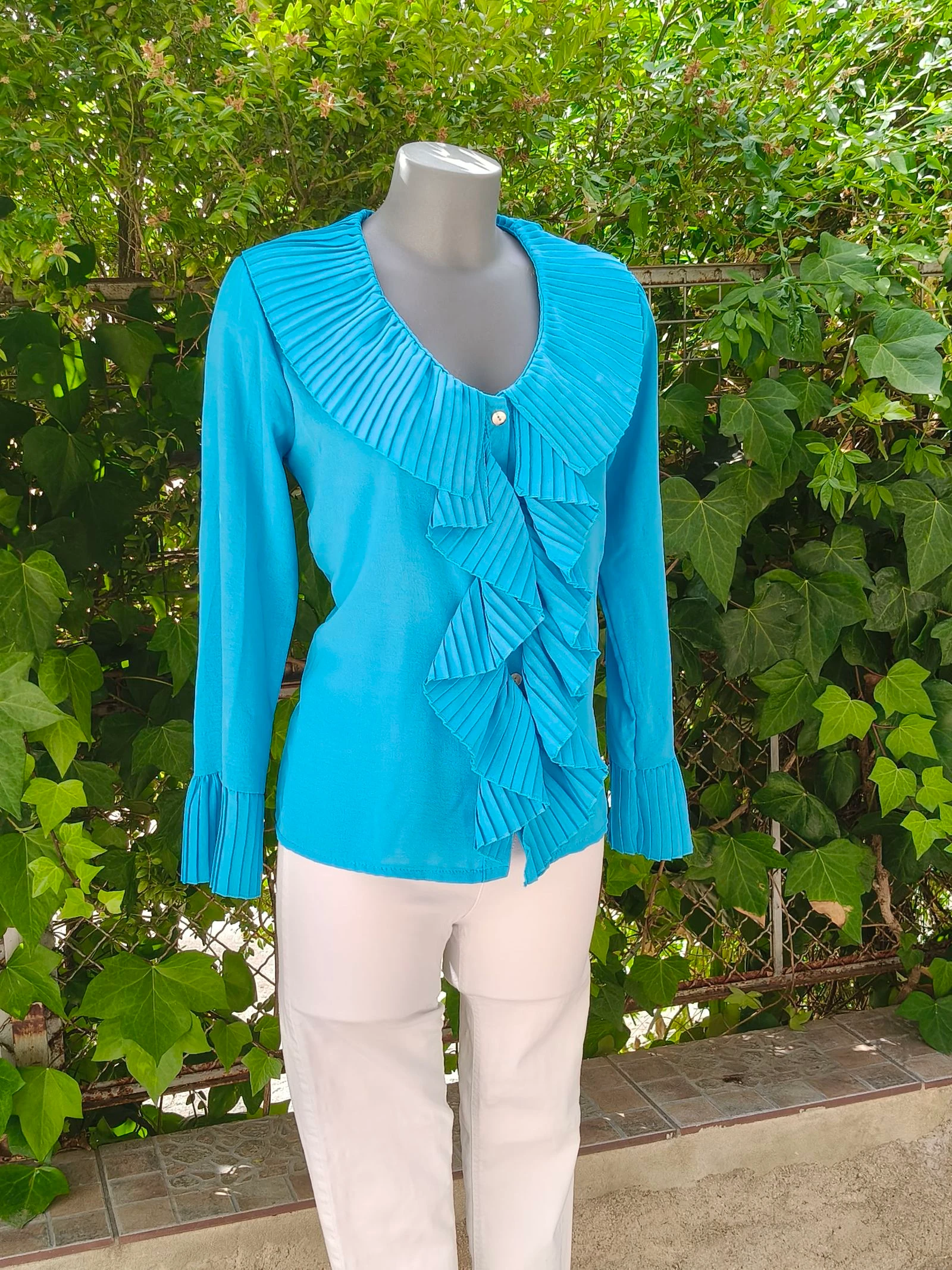 Blusa elegante azul turquesa com babados plissados – photo 2